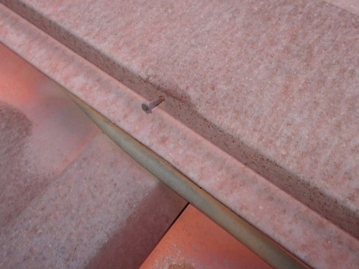 板金を固定していた釘の浮き