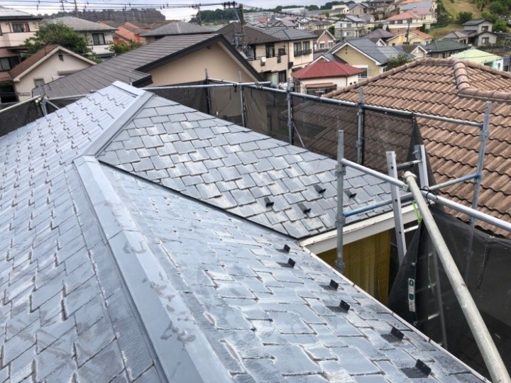 スレート全体の色あせと白化