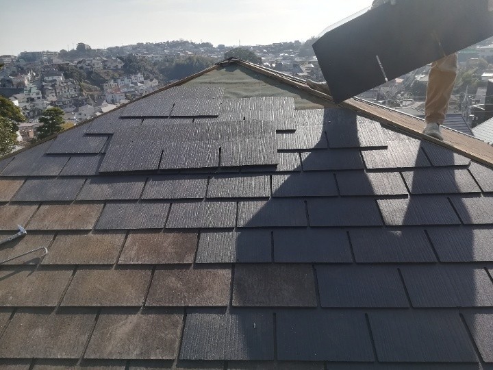 スレート屋根材「「スぺリアルⅡグラッサ」を敷設