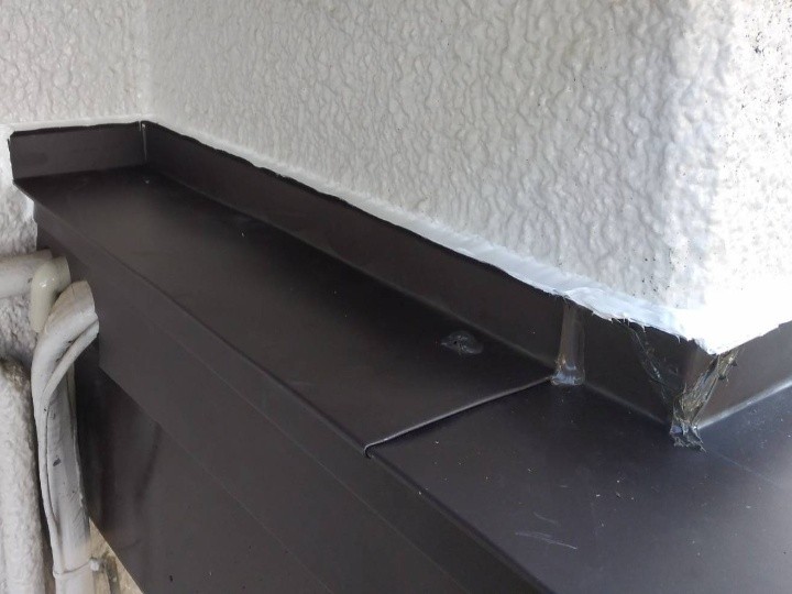 壁際の板金加工とシーリング処理