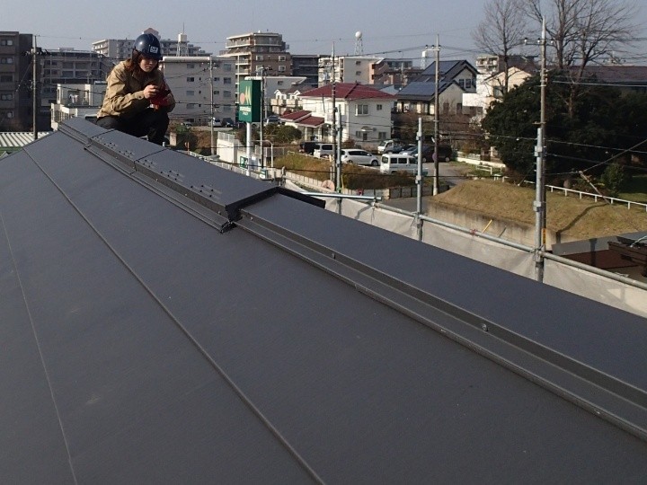 棟板金の取付と仕上げ