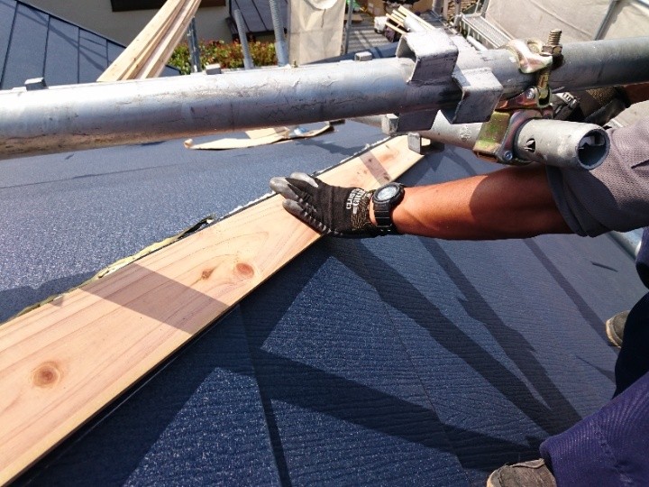 新しい貫板の取り付け