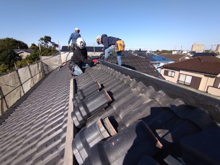 漆喰（しっくい）で土台形成