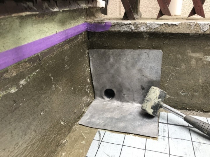 ドレン設置と防水層の密着強化