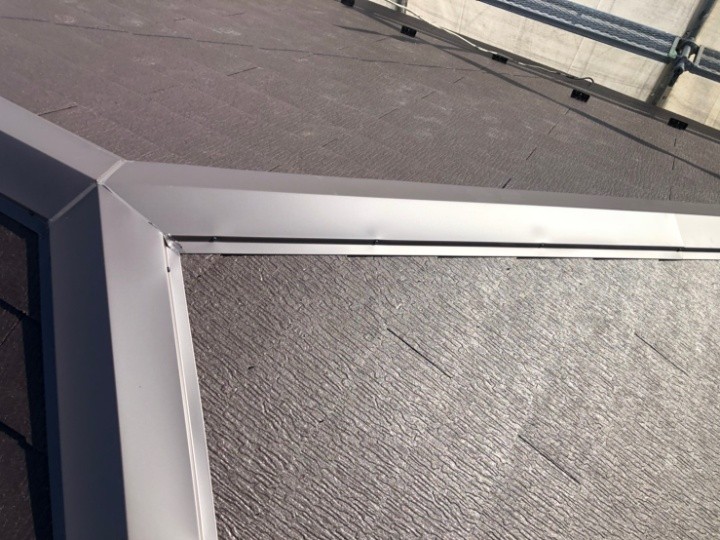 棟板金の取り付けと仕上げ