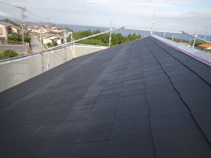 屋根の高圧洗浄と下塗り