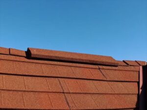 重厚感と高耐久「石粒仕上げの金属屋根」