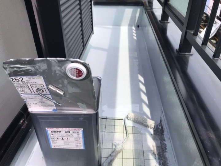 ウレタン塗膜防水一層目の塗布