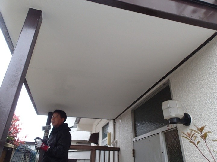 玄関ポーチ天井の仕上げ