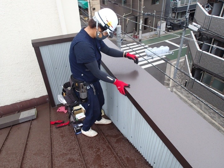 金属笠木の取り付け