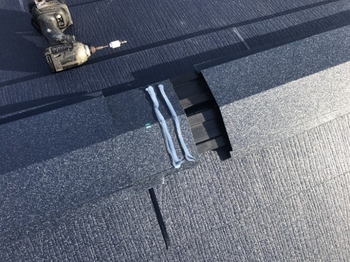 棟板金の取り付けと最終仕上げ