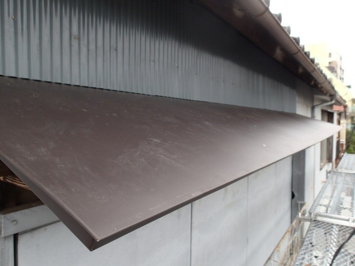 ガルバリウム鋼板による仕上げ