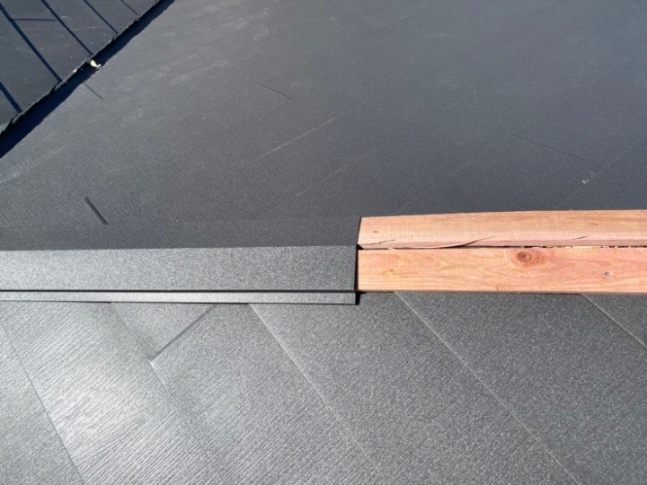 棟板金の取り付けと最終仕上げ