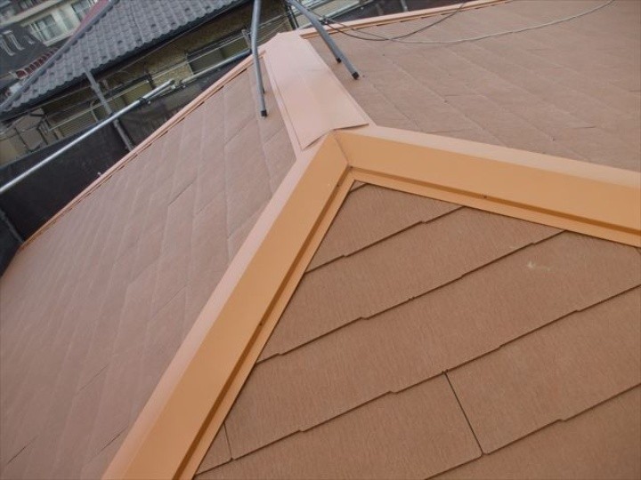 棟板金の取り付けと仕上げ