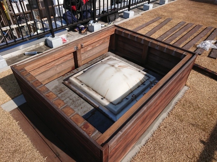 屋上の天窓フレーム周辺の状況