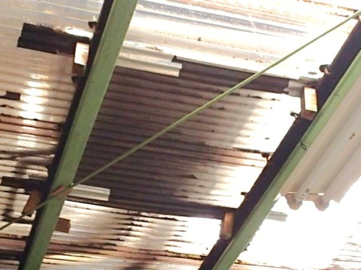 調査写真③ 雨漏りが発生している中心部付近の確認