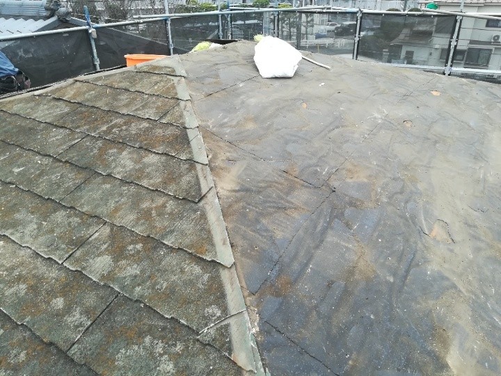 既存屋根材の撤去作業