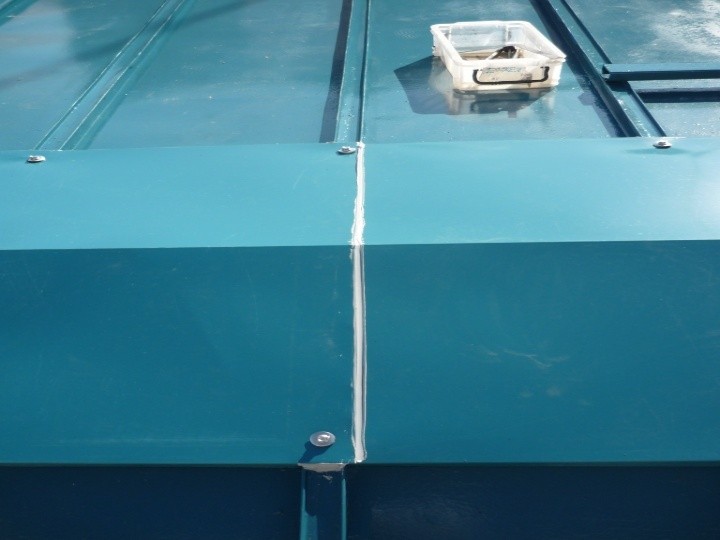 SUSビスによる固定と継ぎ目処理