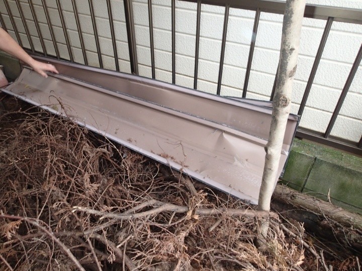 落下した棟板金の確認