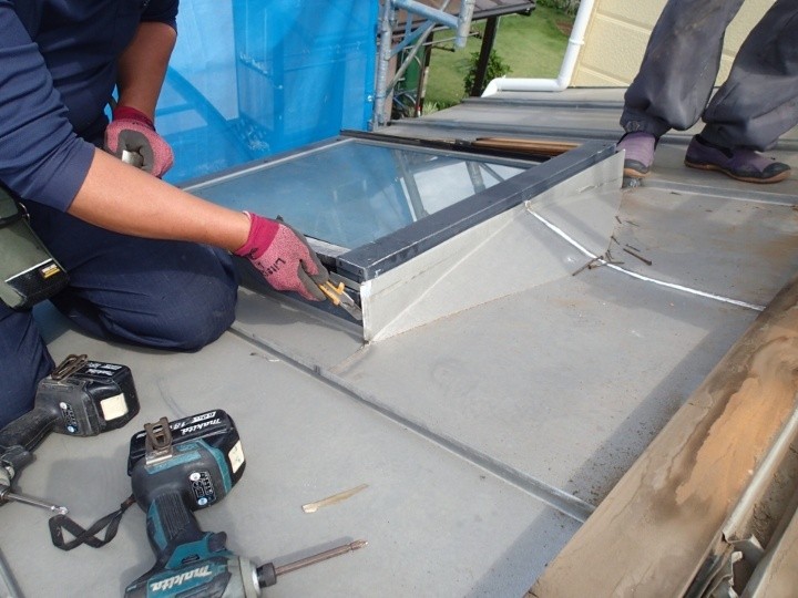 既存天窓の撤去作業