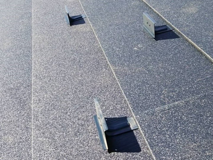 雪止め金具の取り付け