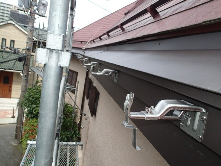 外吊り金具の設置