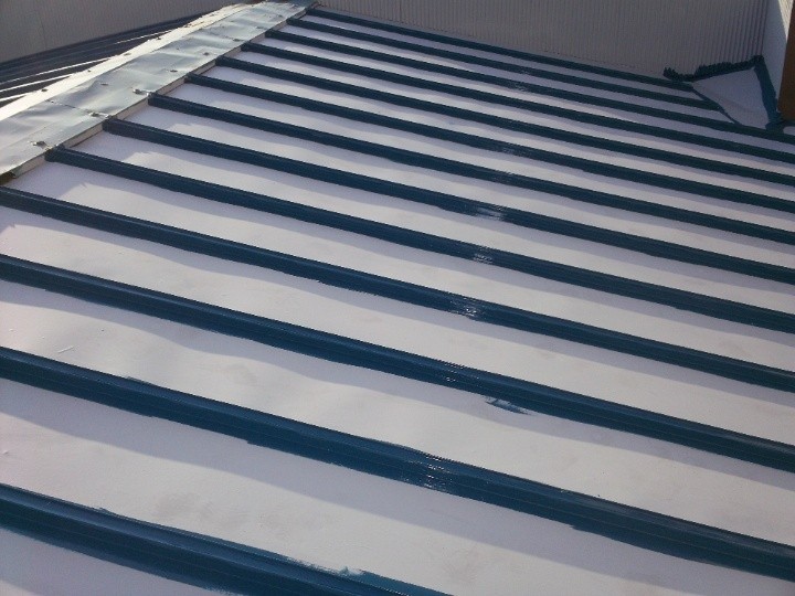 下地処理して錆止めを塗装