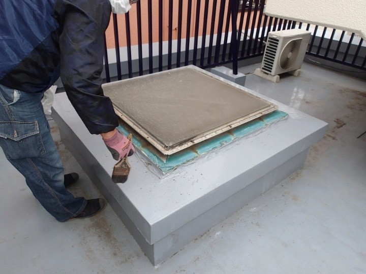 中央パネルの取り外し