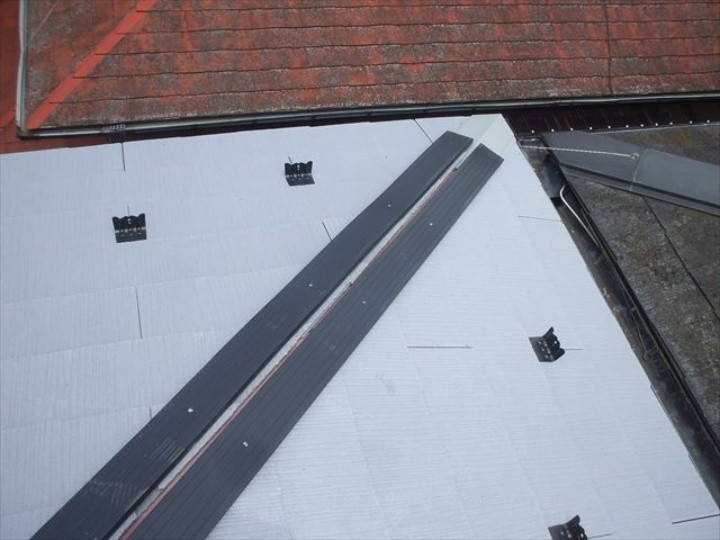 棟板金の取り付け