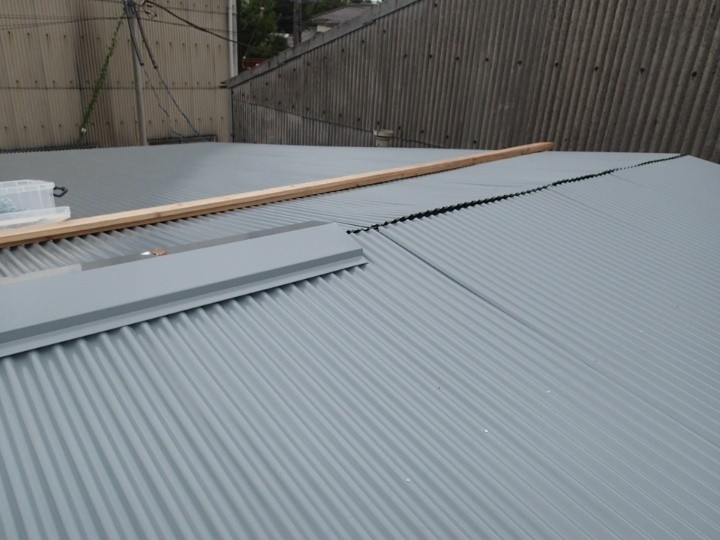 棟板金の取り付けと仕上げ