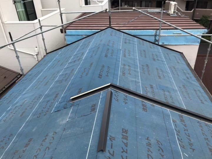 防水シート（ルーフィング）の敷設