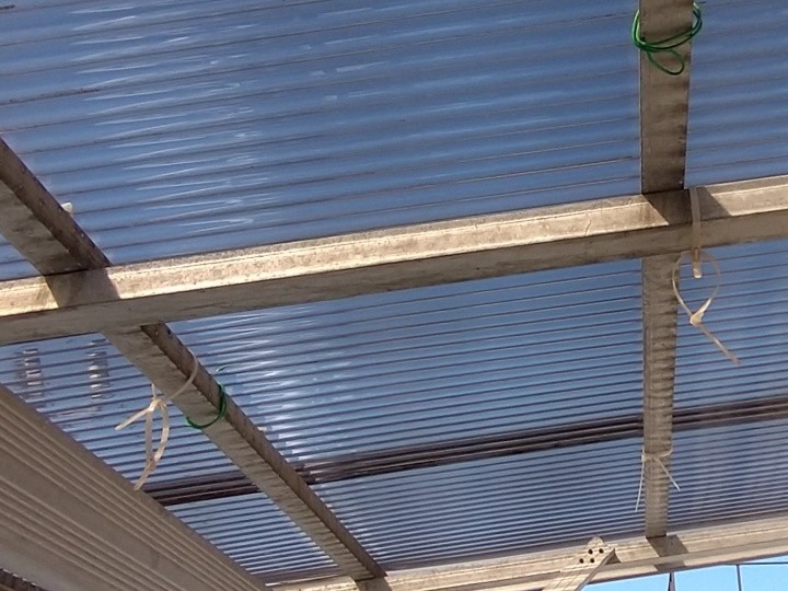 フックの外れと応急処置跡