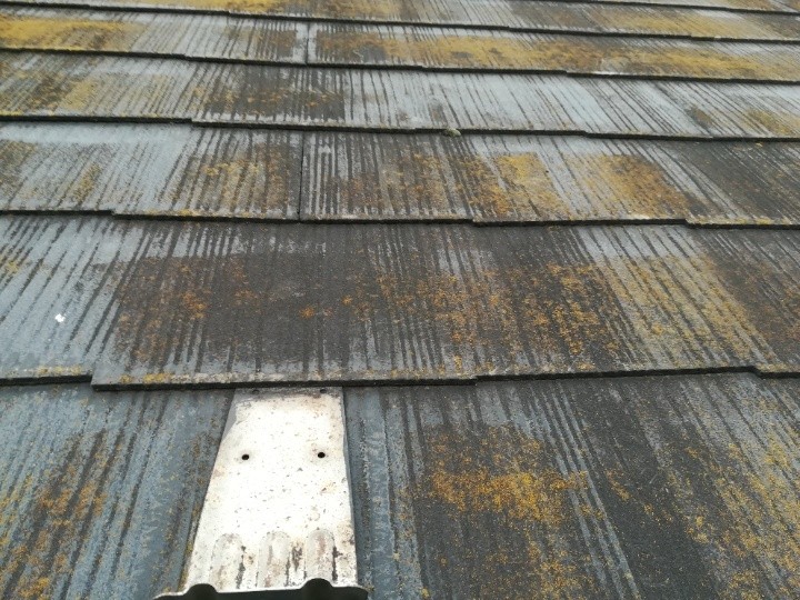 スレート材の退色と汚れ
