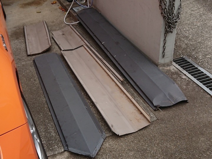落下した棟板金の確認
