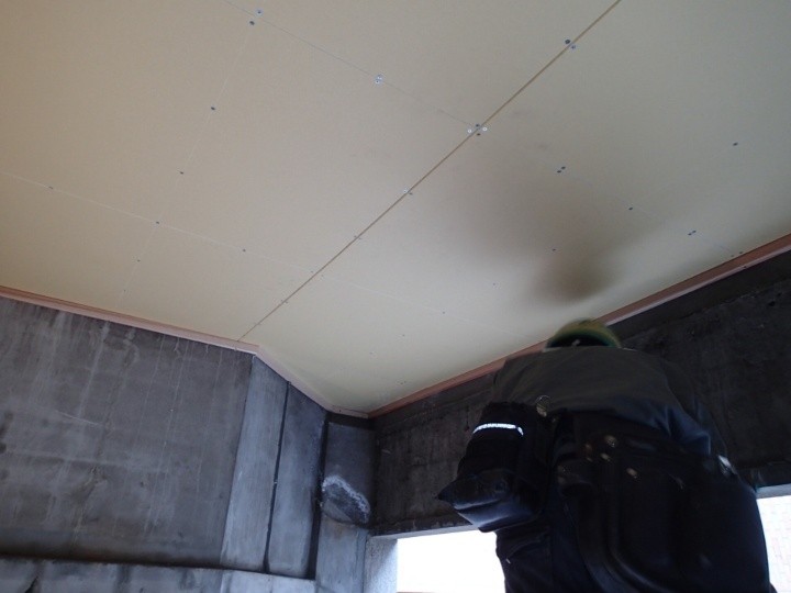 ガレージ内部の天井復旧