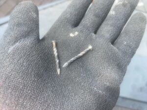 現地調査の結果｜棟板金は無事だが固定に問題あり