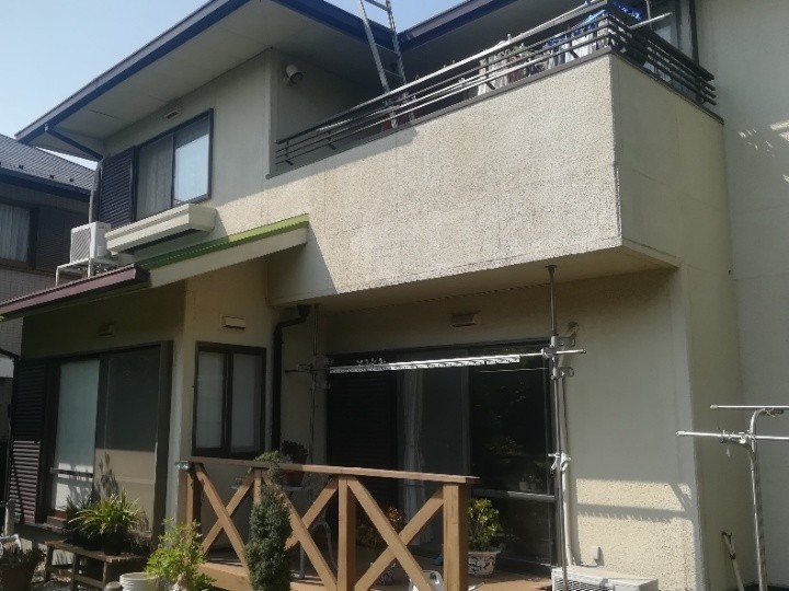 外壁の状態を確認