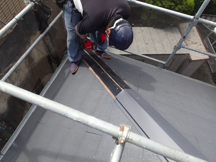 新しい貫板の取り付けと金具設置