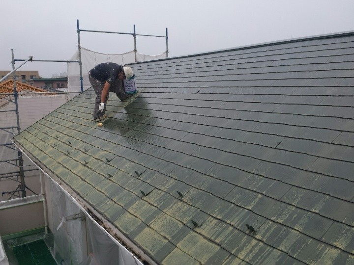 屋根の高圧洗浄と下塗り