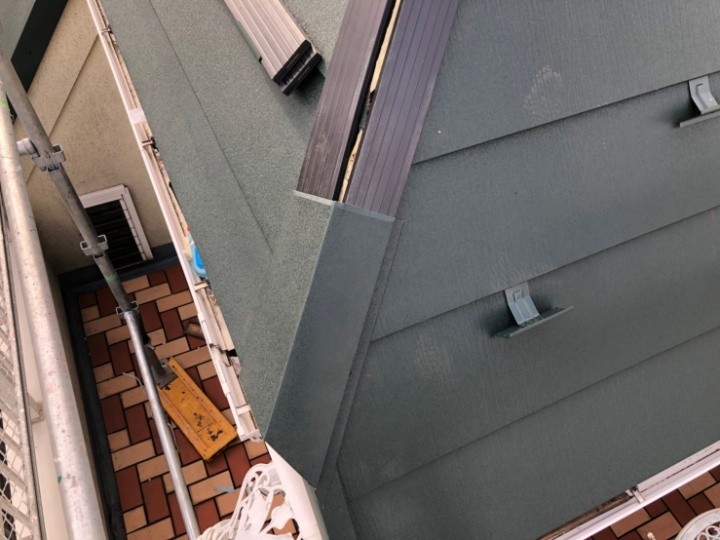 棟板金の取り付けと仕上げ