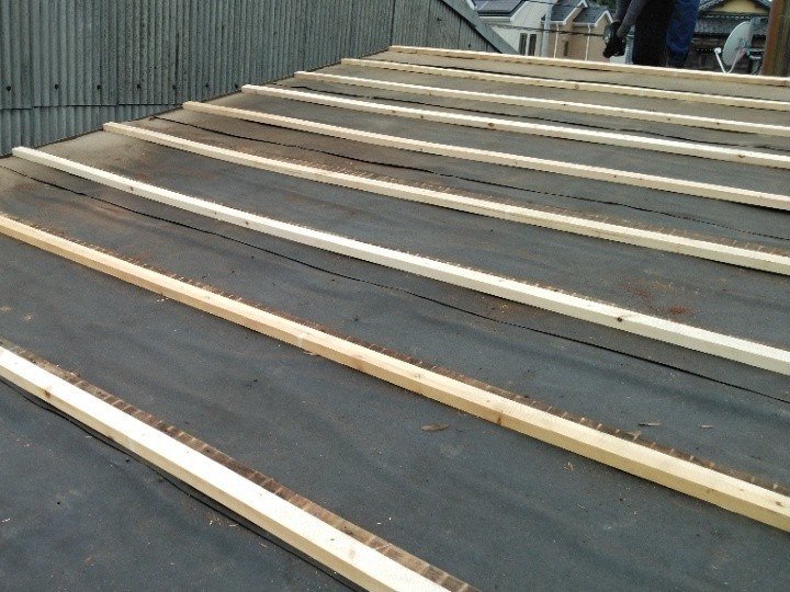 既存波板撤去後の下地調整