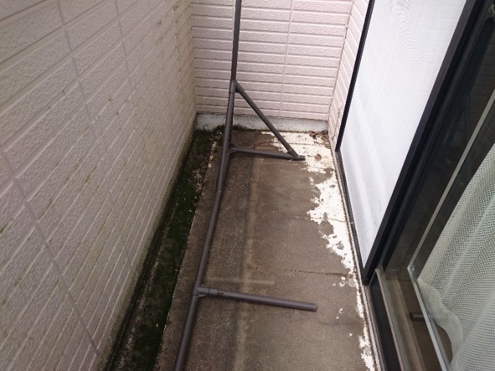 バルコニー全体の汚れと劣化状況