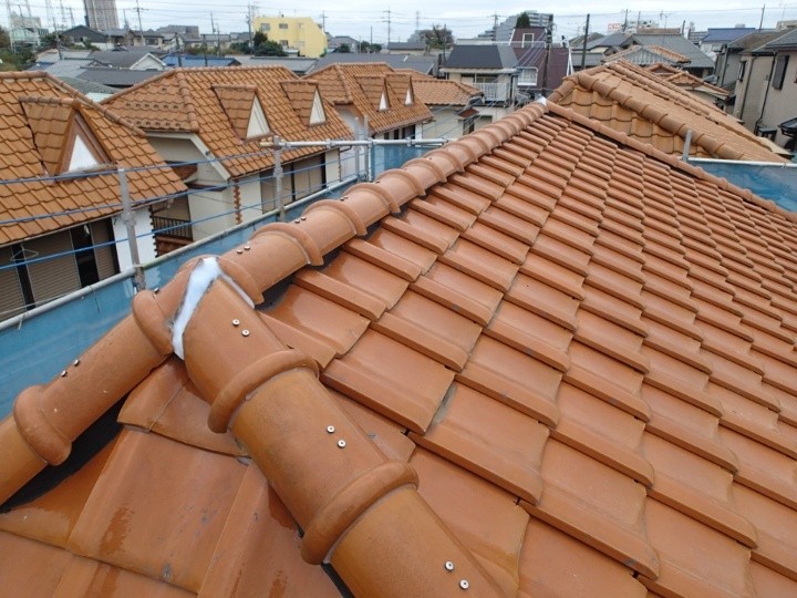 棟瓦の積み直しと固定