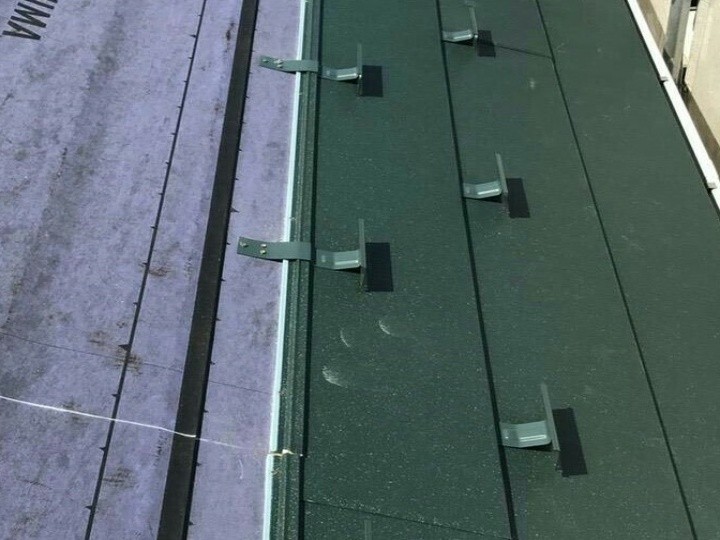 スーパーガルテクト本体と雪止めの設置