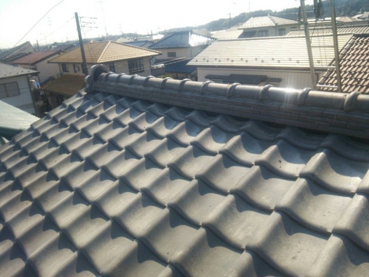 仕上げの棟瓦設置