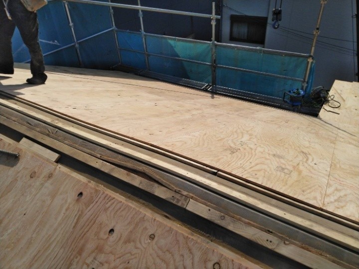 野地板の補強と新設