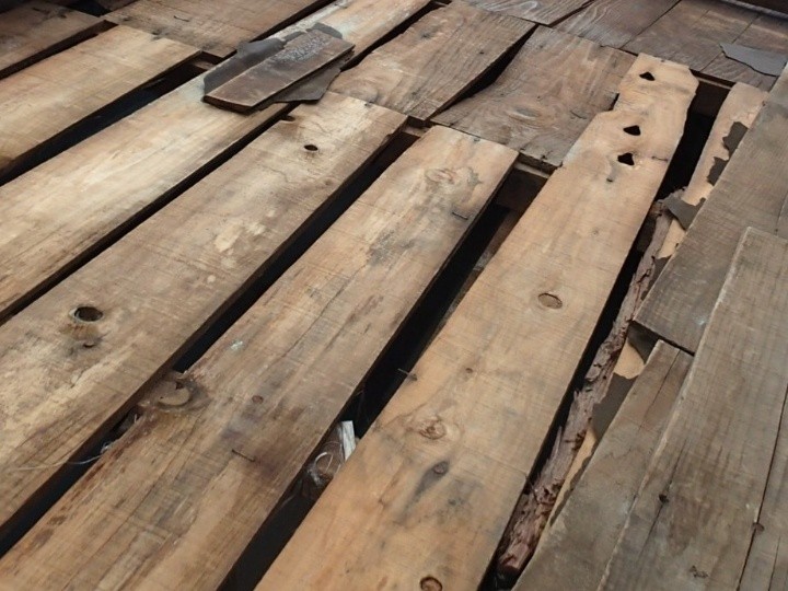 傷んだ野地板の確認