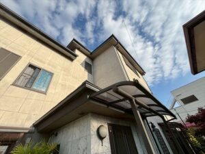 お住まいによっては2種類の屋根材を使用している場合もあります