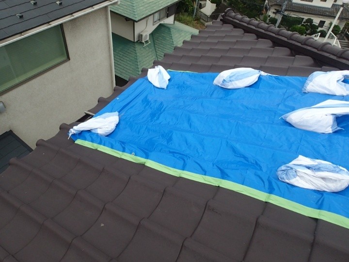 応急処置として実施したブルーシート養生