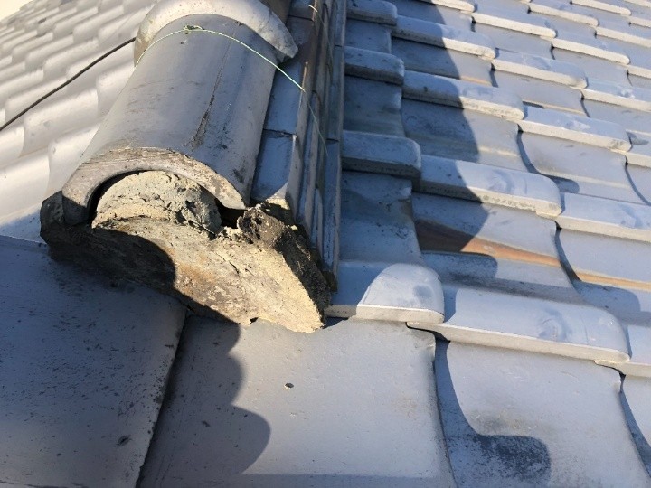 棟端部のしっくい破損
